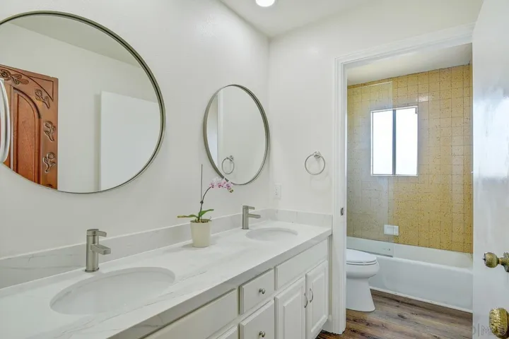 1935  Nautilus St  , La Jolla, CA 92037