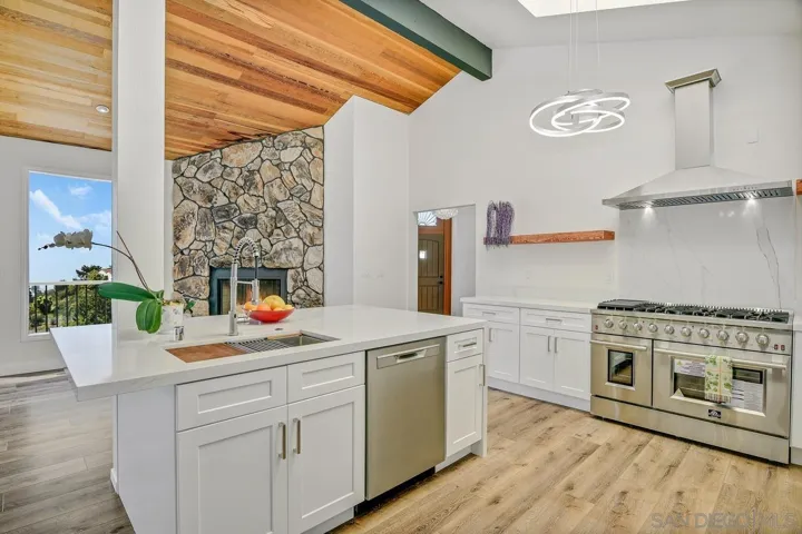 1935  Nautilus St  , La Jolla, CA 92037
