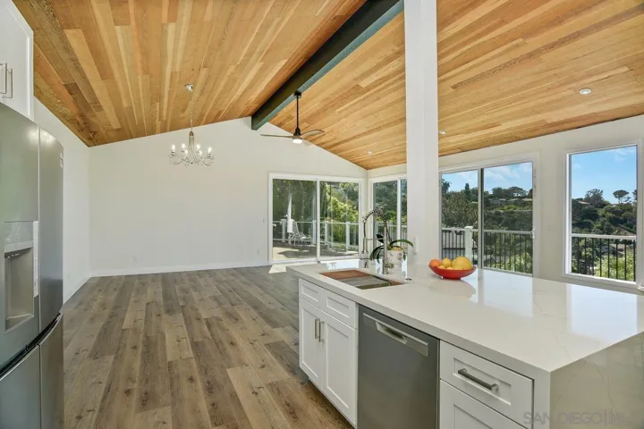 1935  Nautilus St  , La Jolla, CA 92037