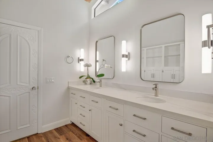 1935  Nautilus St  , La Jolla, CA 92037