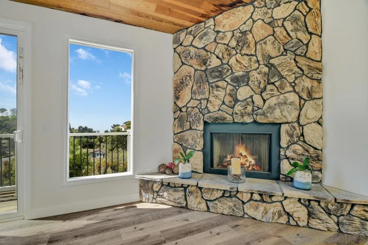1935  Nautilus St  , La Jolla, CA 92037