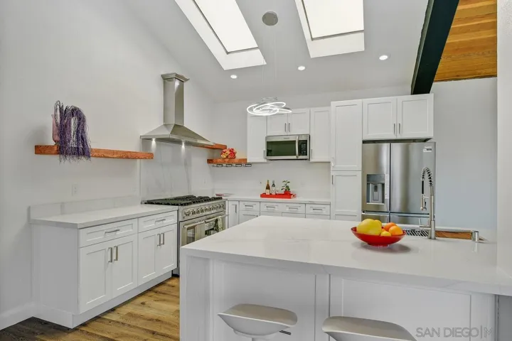 1935  Nautilus St  , La Jolla, CA 92037