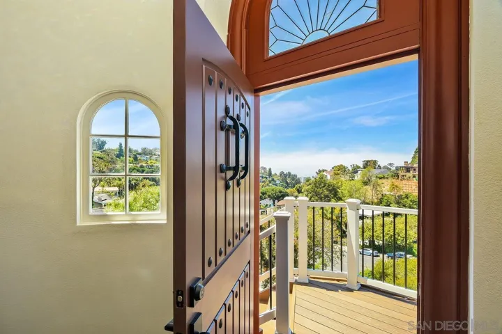 1935  Nautilus St  , La Jolla, CA 92037