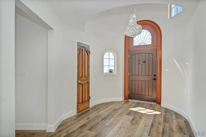 1935  Nautilus St  , La Jolla, CA 92037
