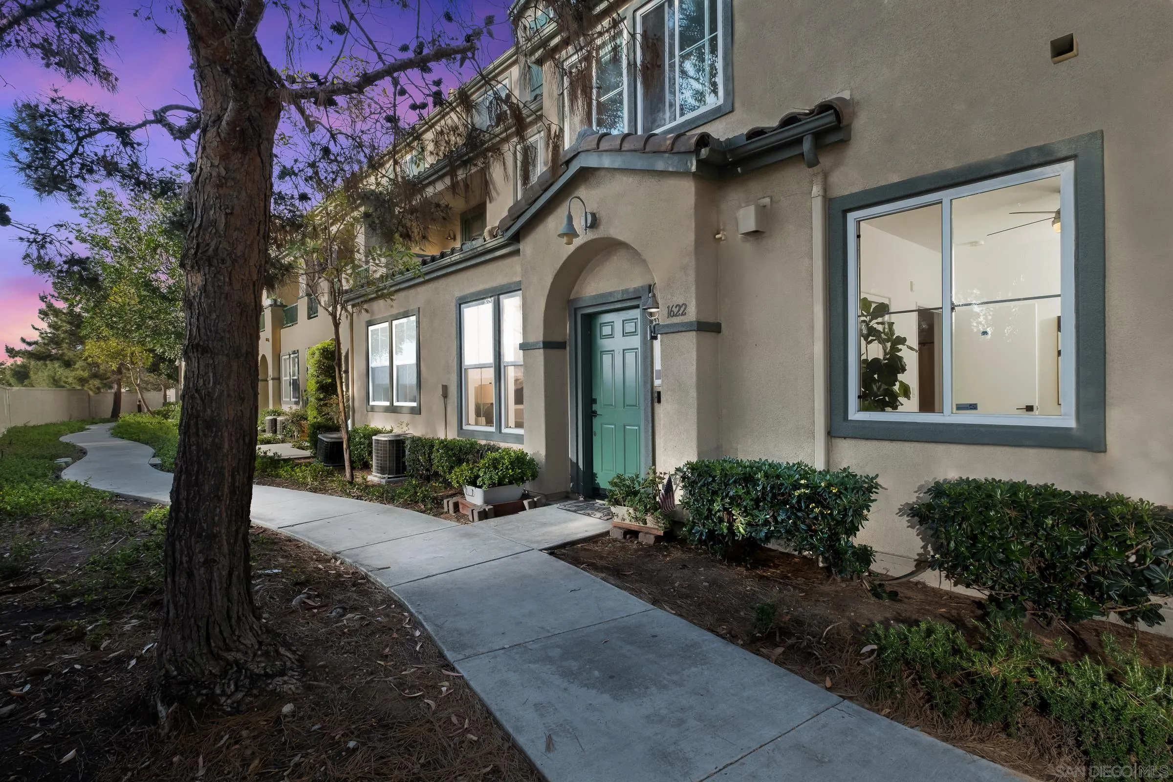 Photo #2: 240008516 Listing 