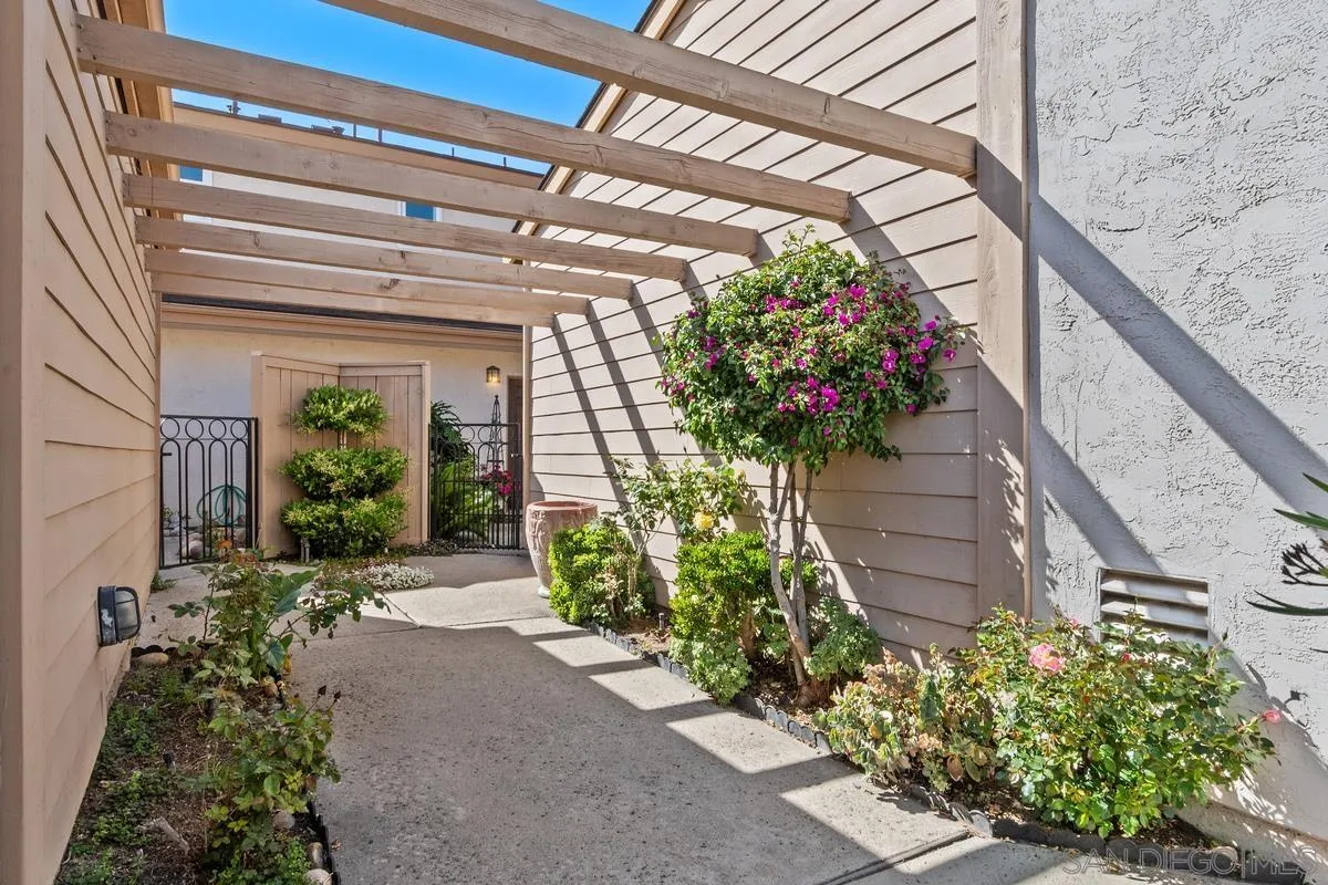 Photo #3: 240008518 Listing 