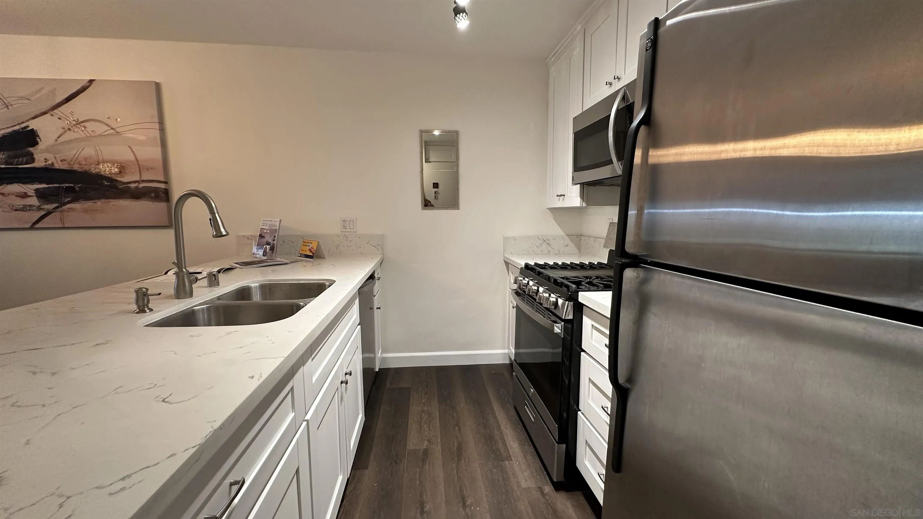 Photo #6: 240008553 Listing 