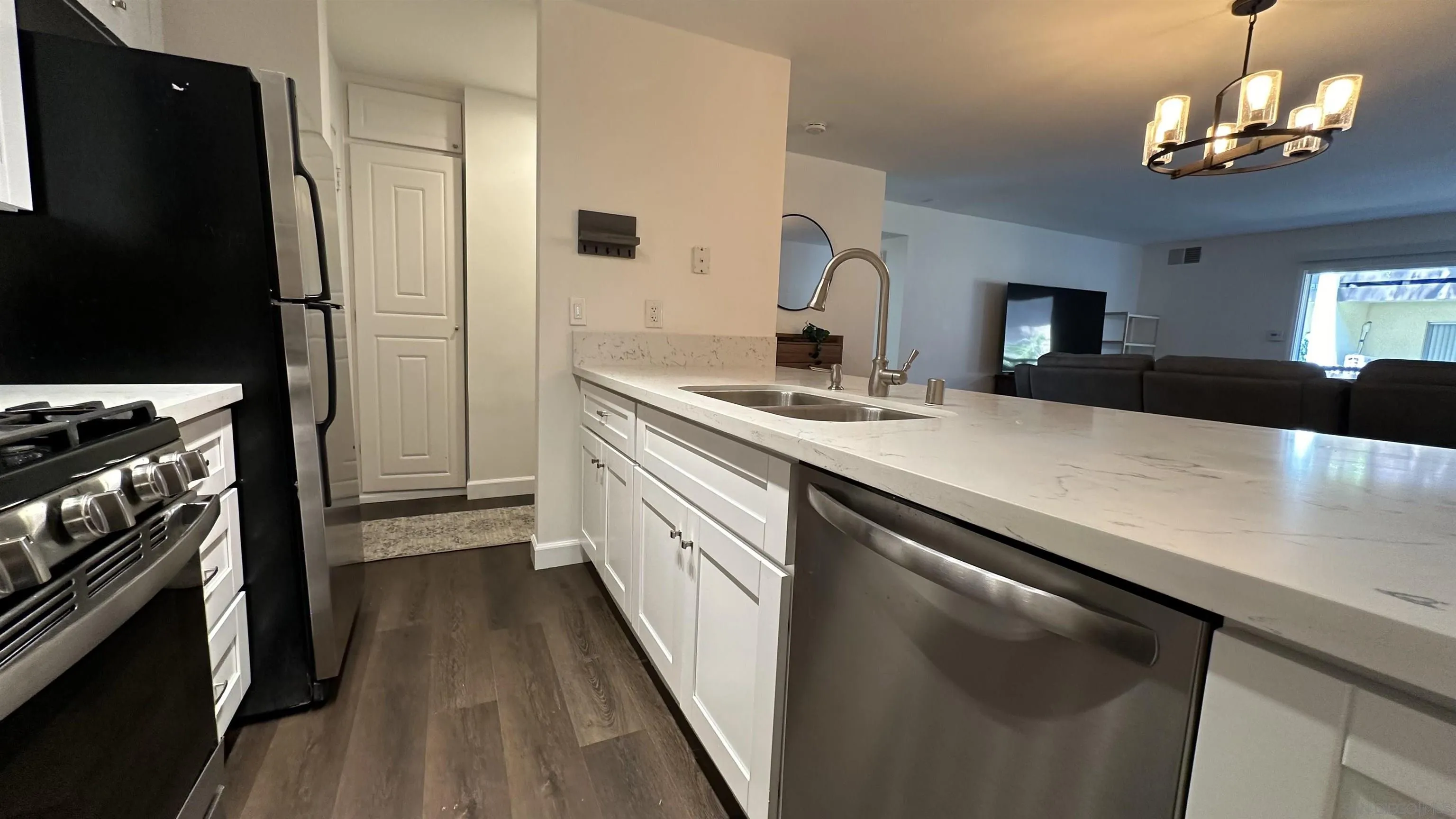Photo #4: 240008553 Listing 