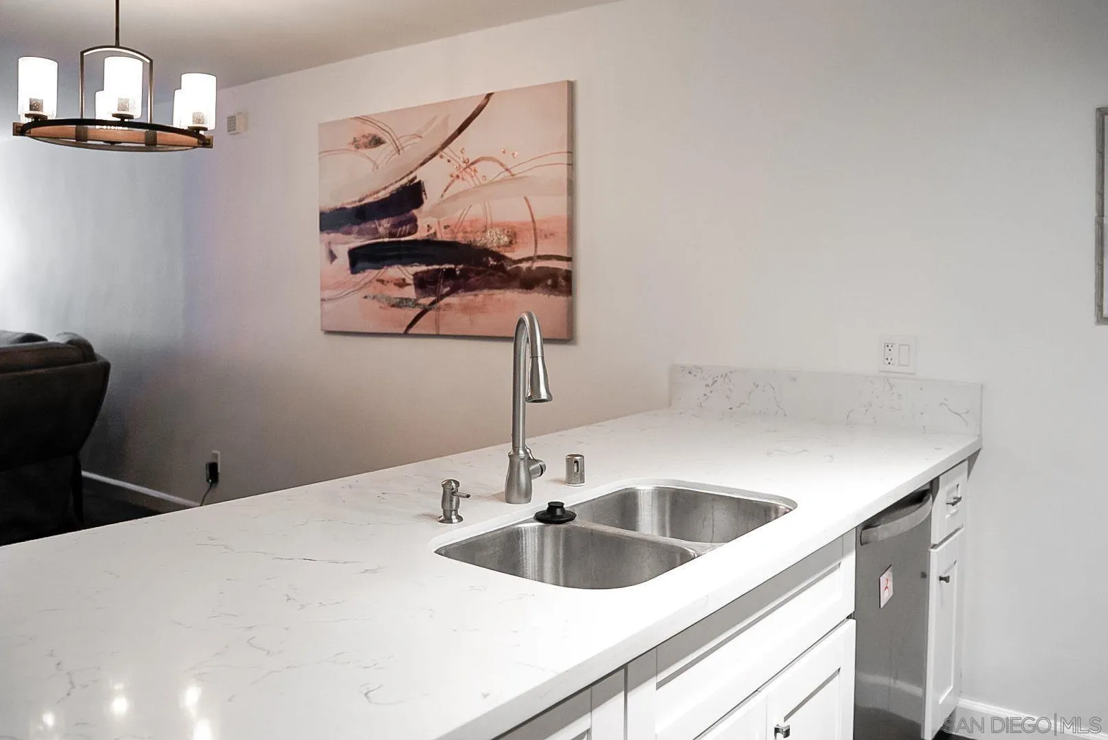Photo #2: 240008553 Listing 