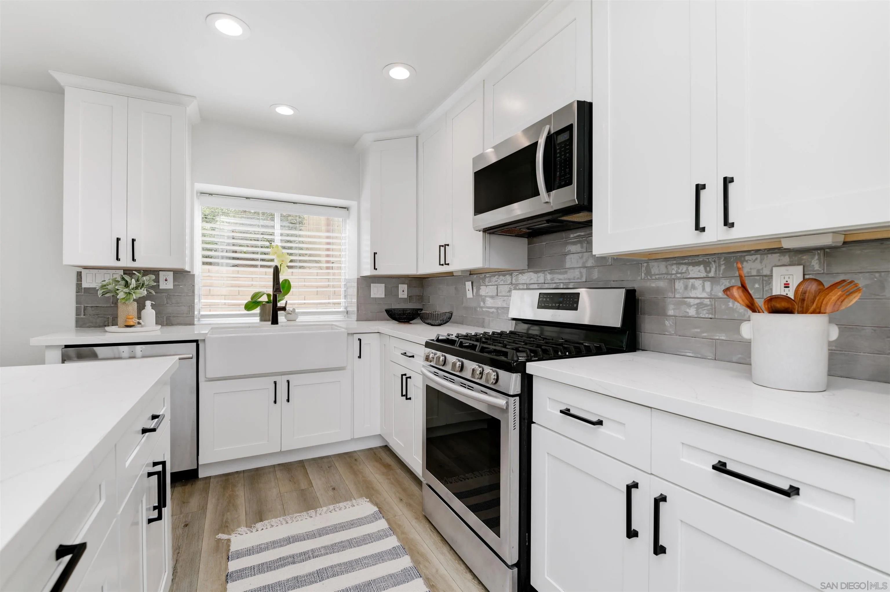 Photo #5: 240008782 Listing 