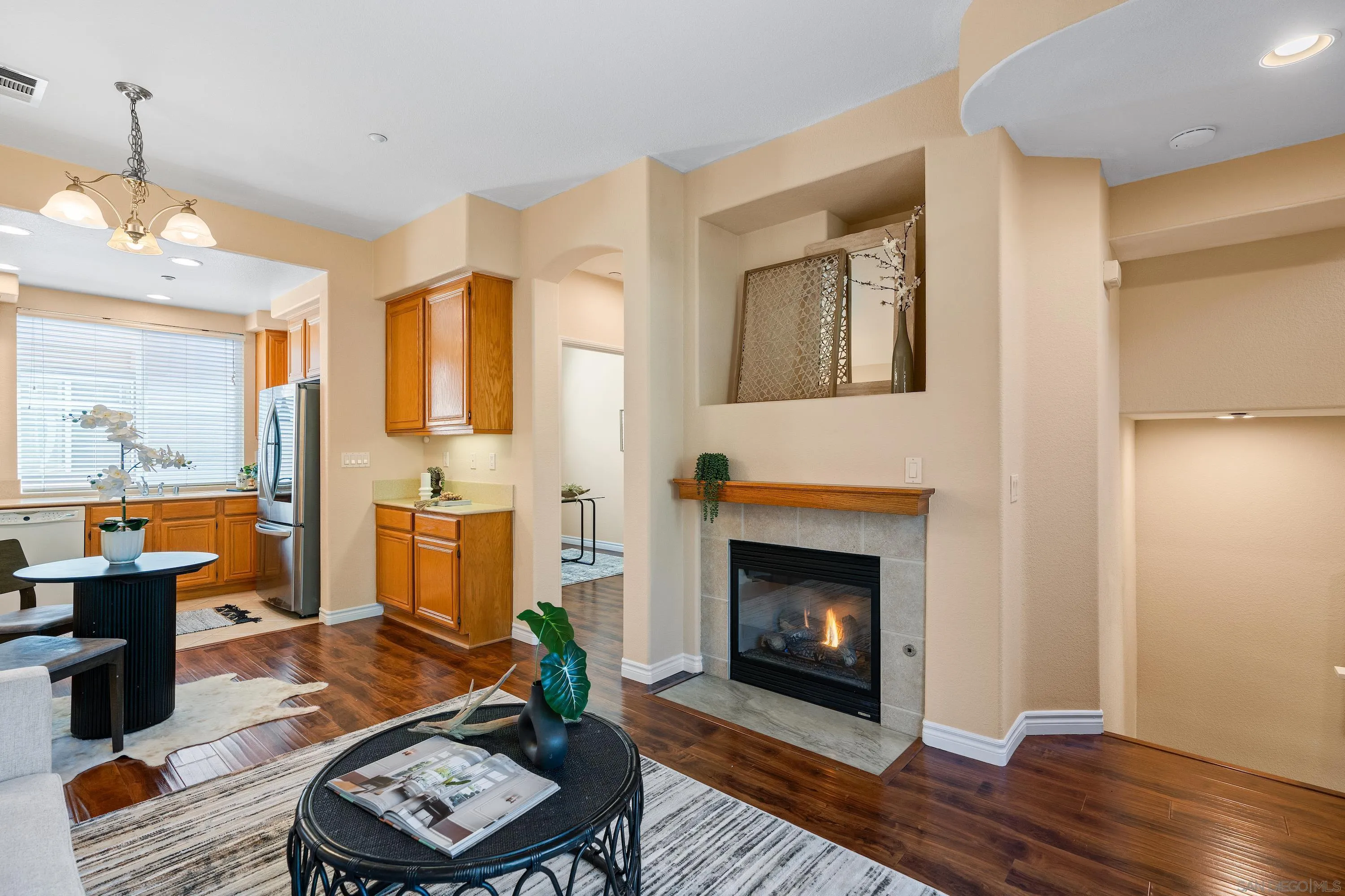 Photo #4: 240008799 Listing 