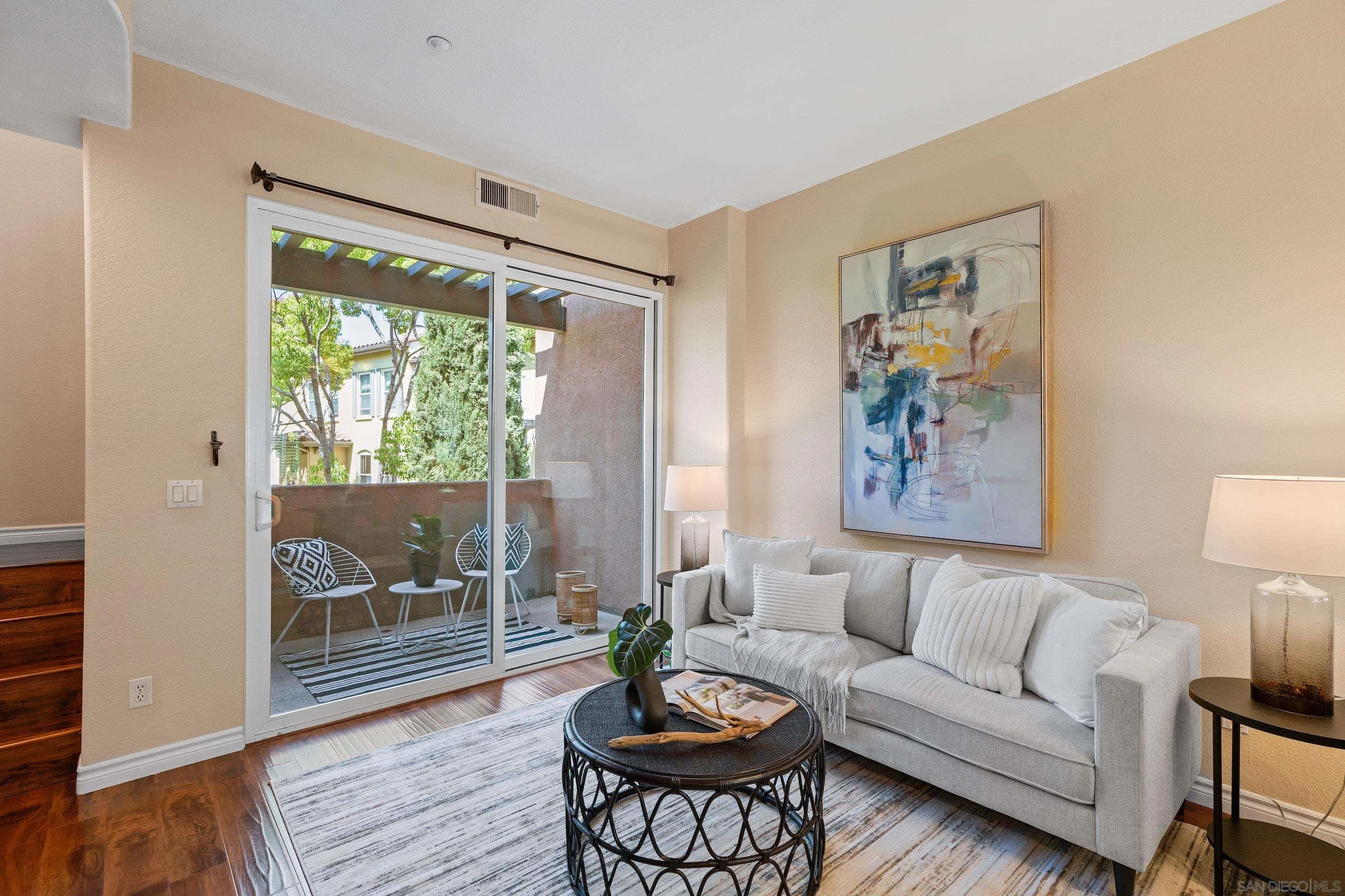 Photo #2: 240008799 Listing 