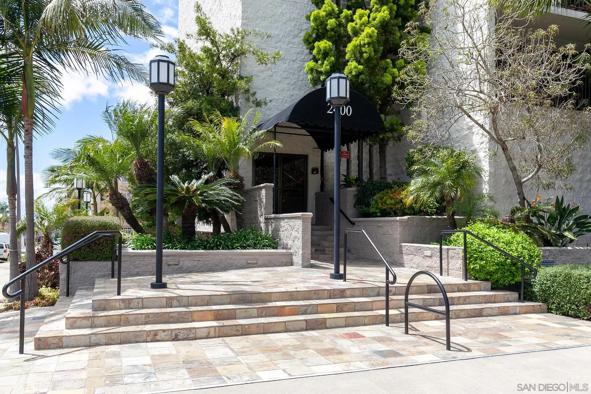 More Details about MLS # 240008944 : 2400 6TH AVE UNIT 803