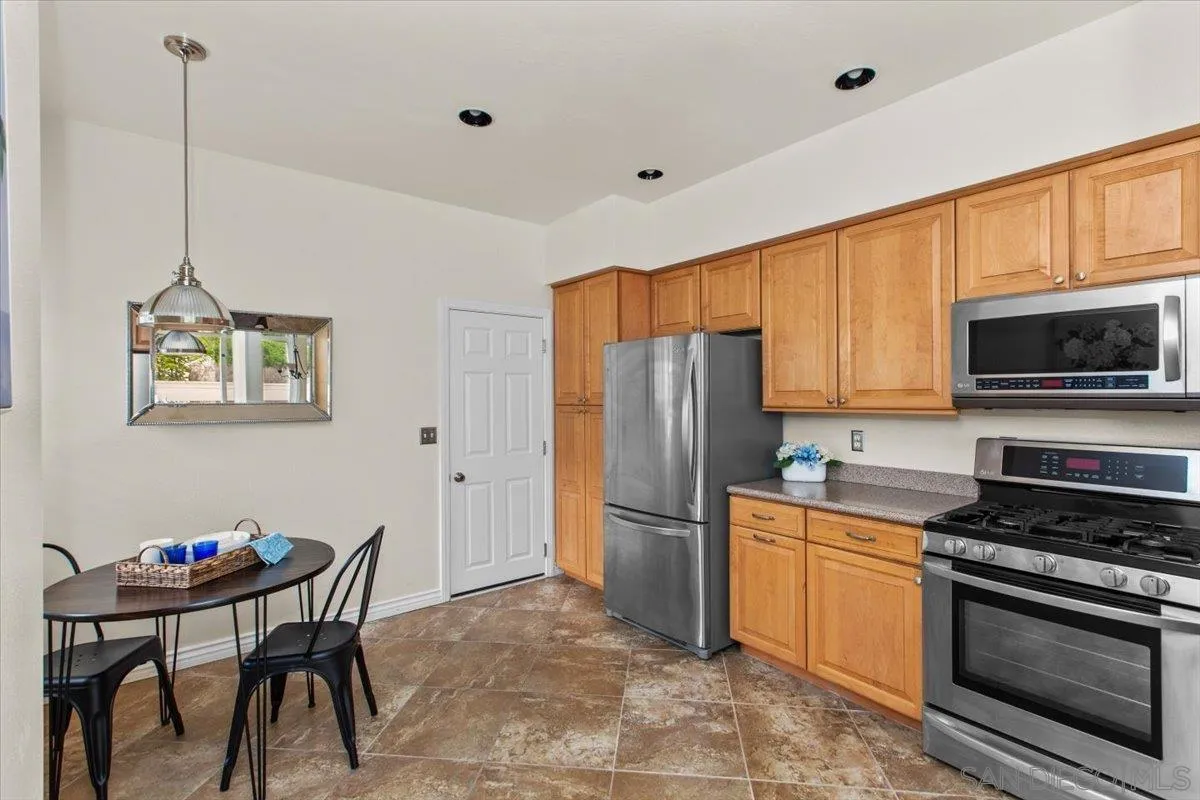 Photo #6: 240009175 Listing 