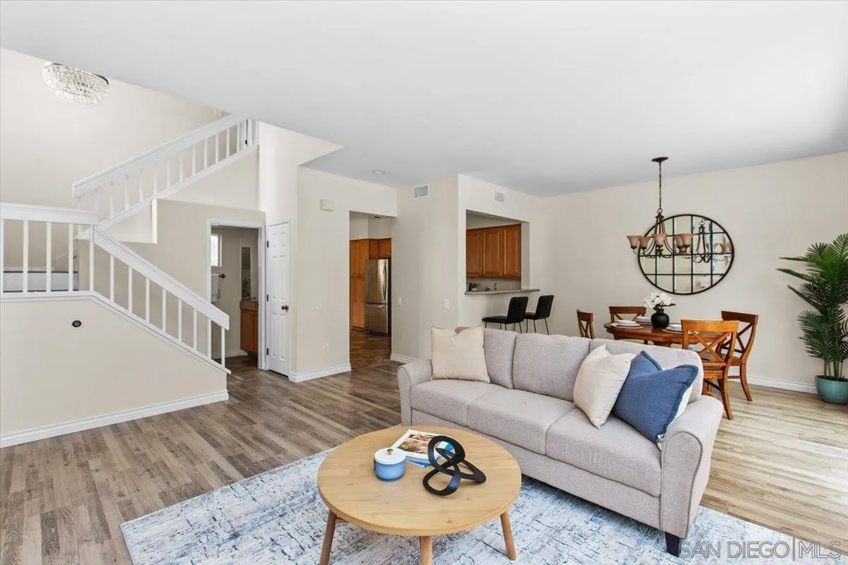 Photo #3: 240009175 Listing 