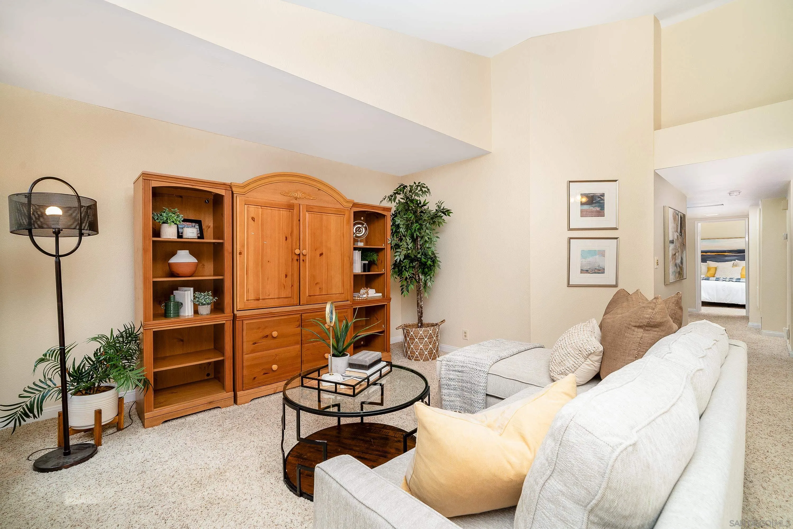Photo #2: 240009321 Listing 