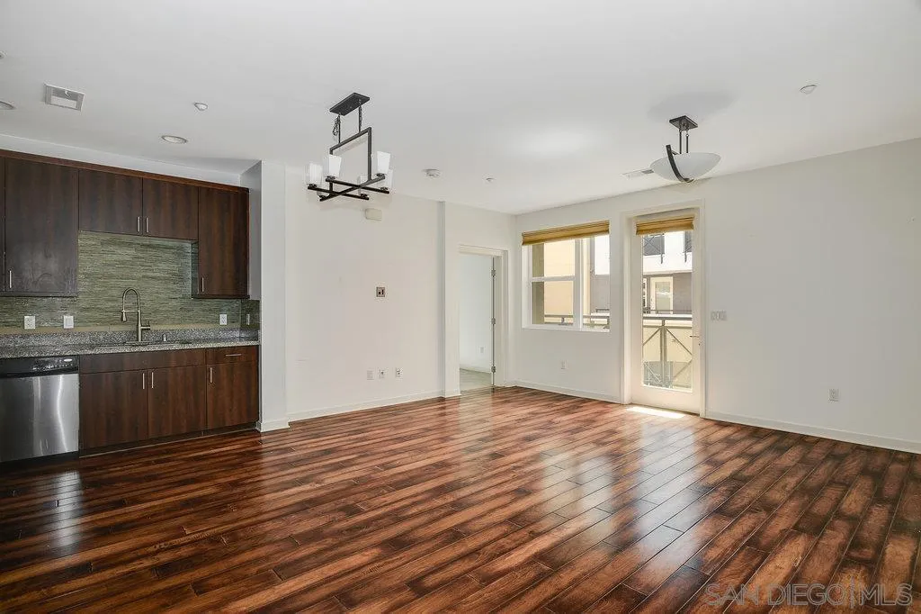 Photo #3: 240009334 Listing 