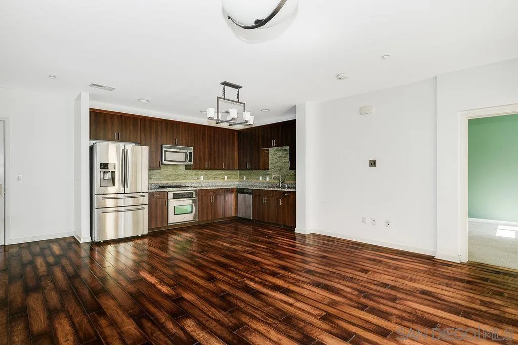 Photo #4: 240009334 Listing 
