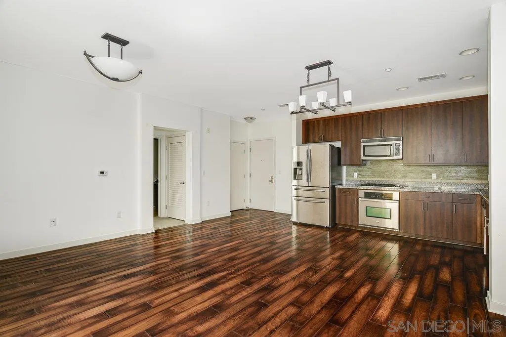 Photo #5: 240009334 Listing 
