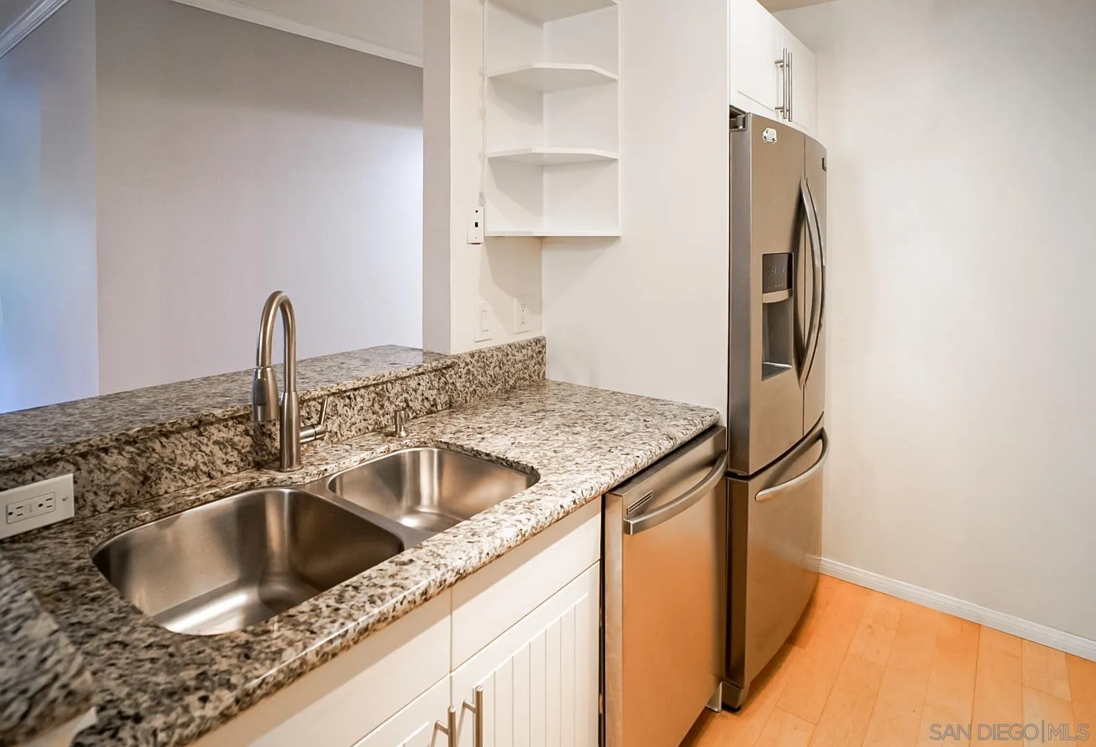 Photo #4: 240009363 Listing 
