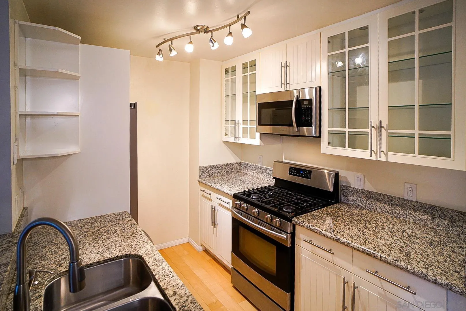 Photo #6: 240009363 Listing 