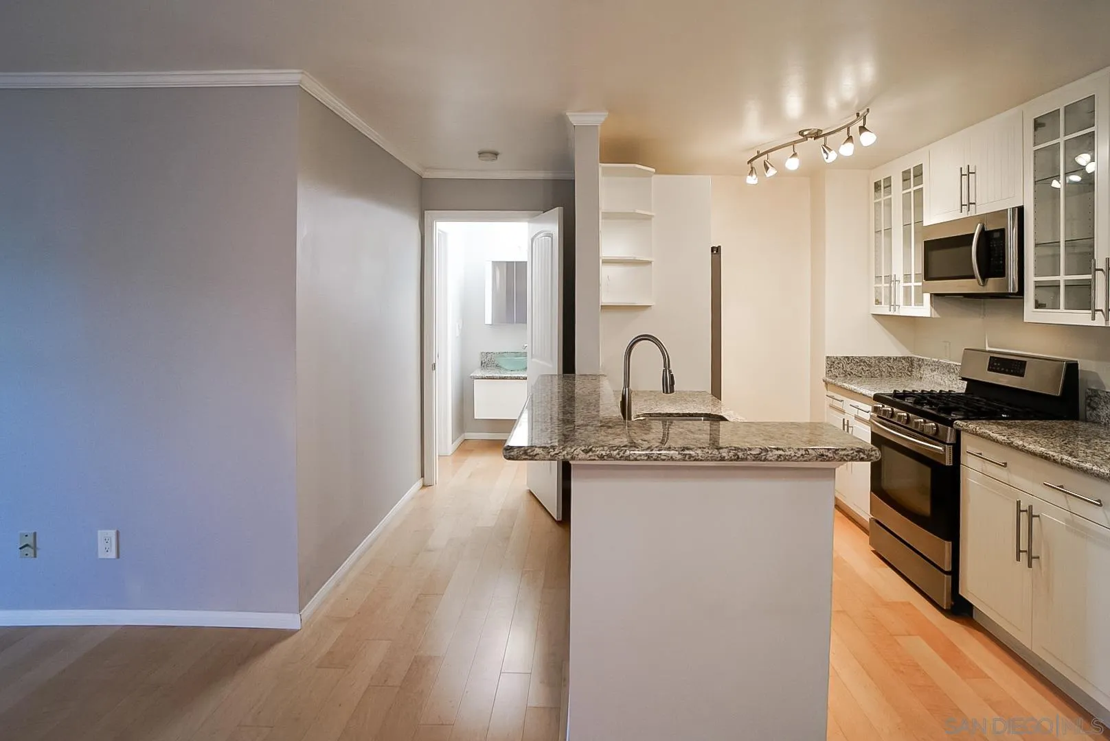 Photo #3: 240009363 Listing 