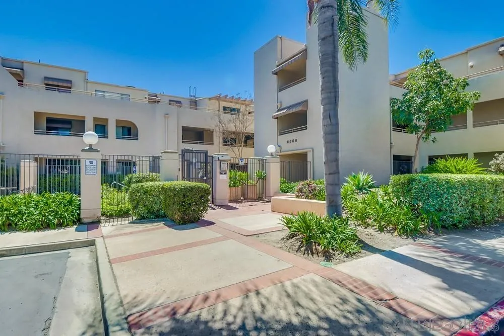 More Details about MLS # 240009394 : 6960 HYDE PARK DR UNIT 12
