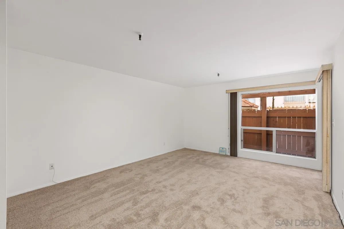 Photo #5: 240009425 Listing 