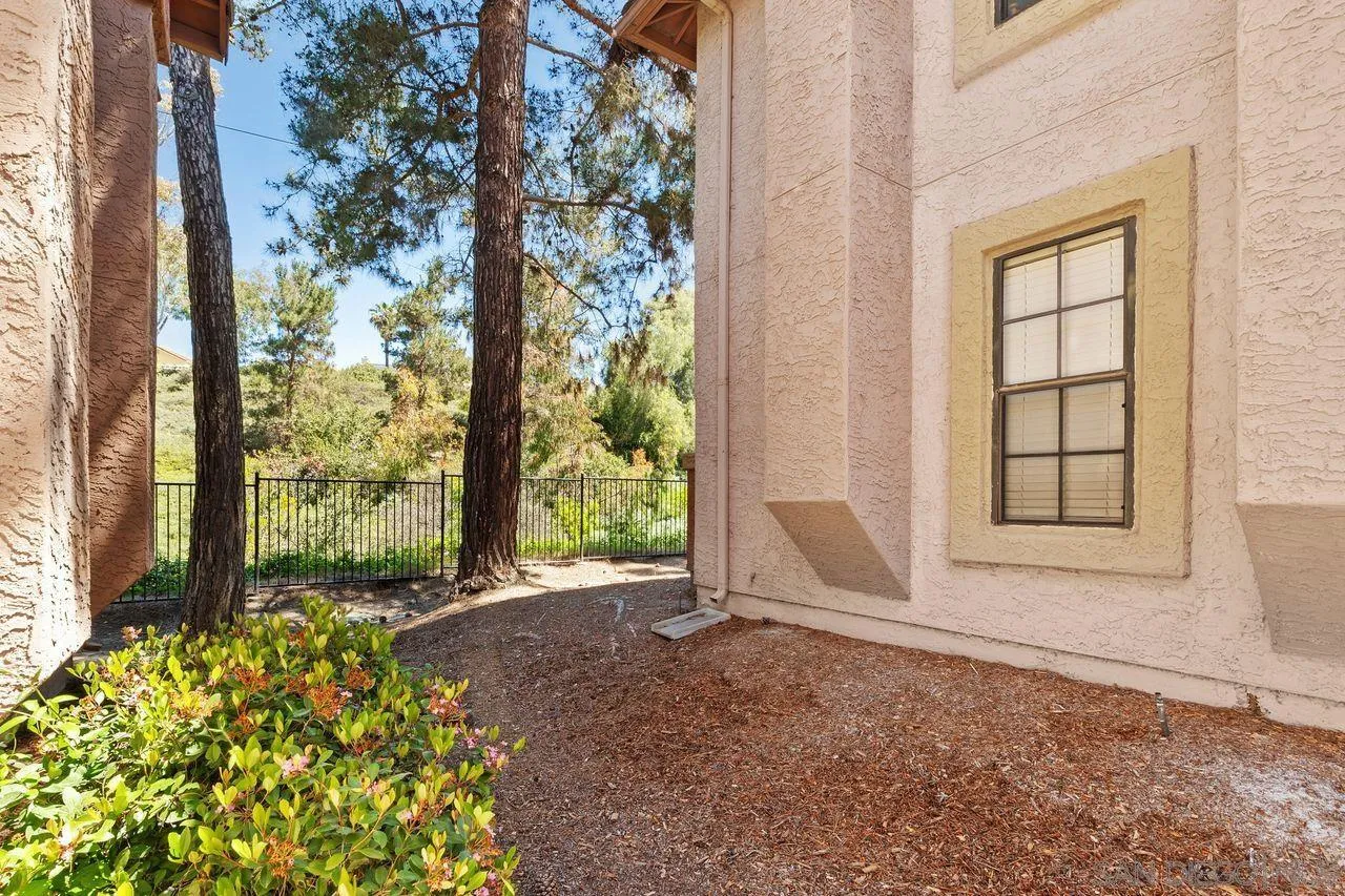 Photo #4: 240009428 Listing 