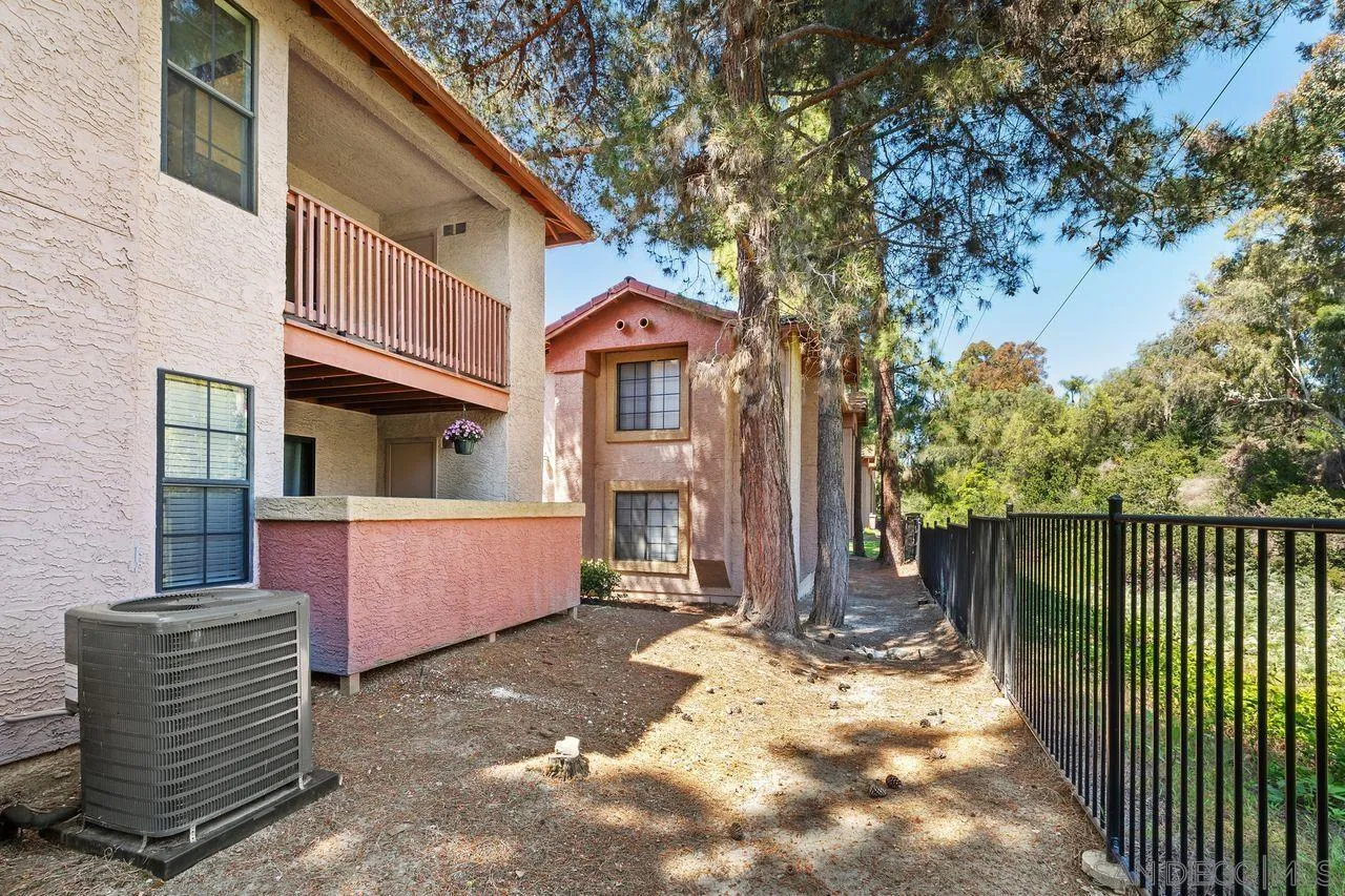 Photo #6: 240009428 Listing 