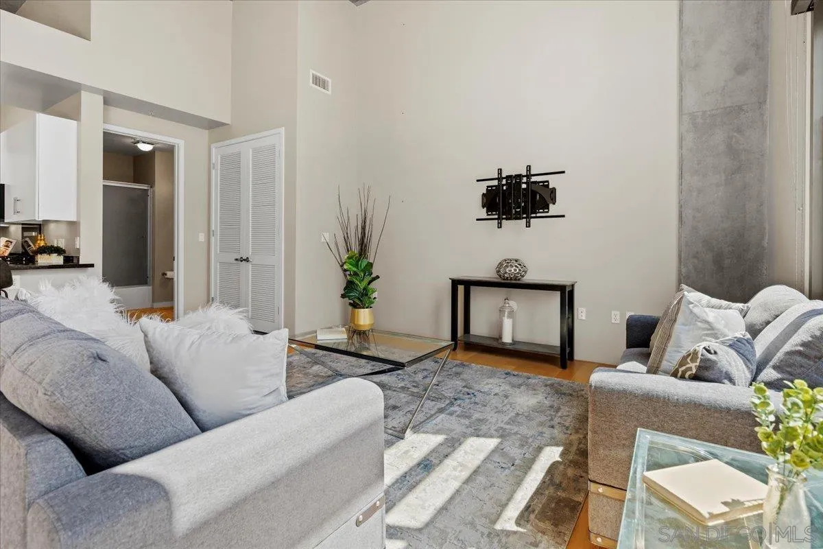 Photo #6: 240009526 Listing 