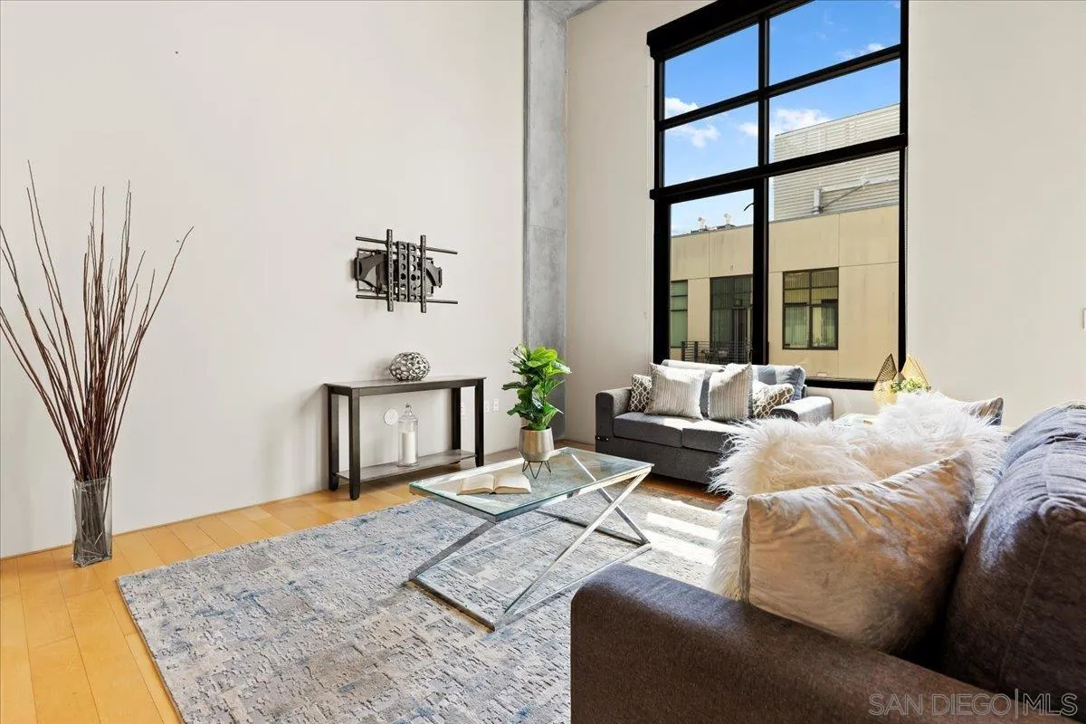 Photo #3: 240009526 Listing 