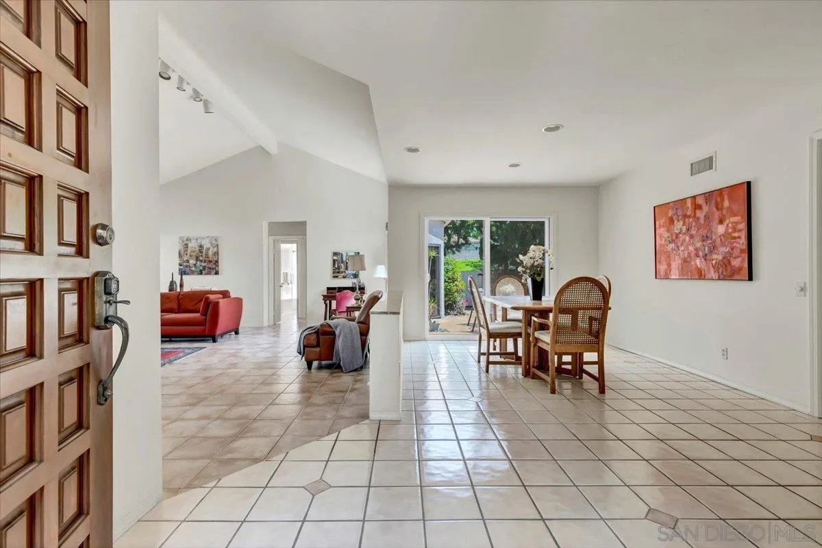 Photo #5: 240009580 Listing 