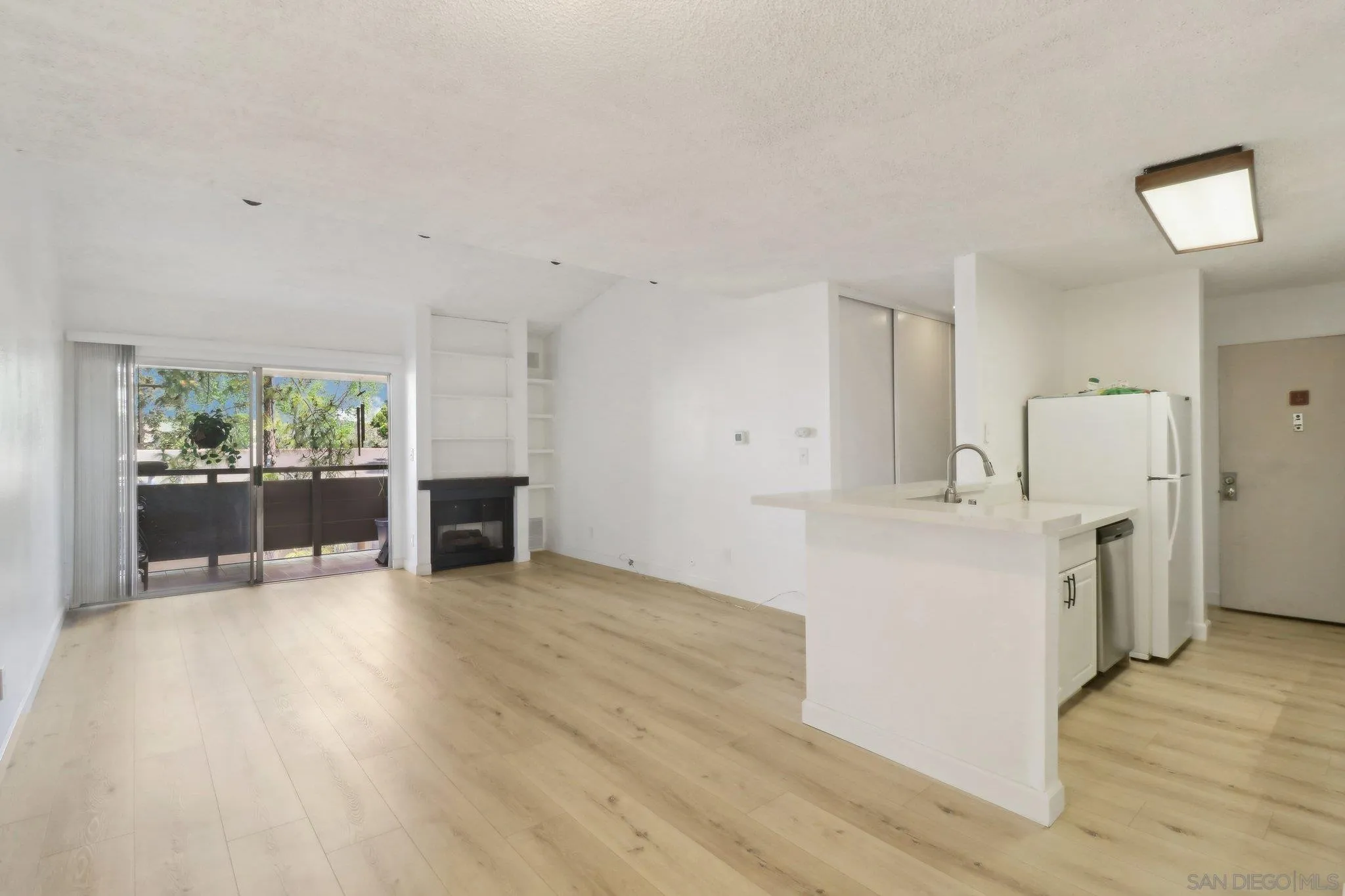 Photo #4: 240009666 Listing 