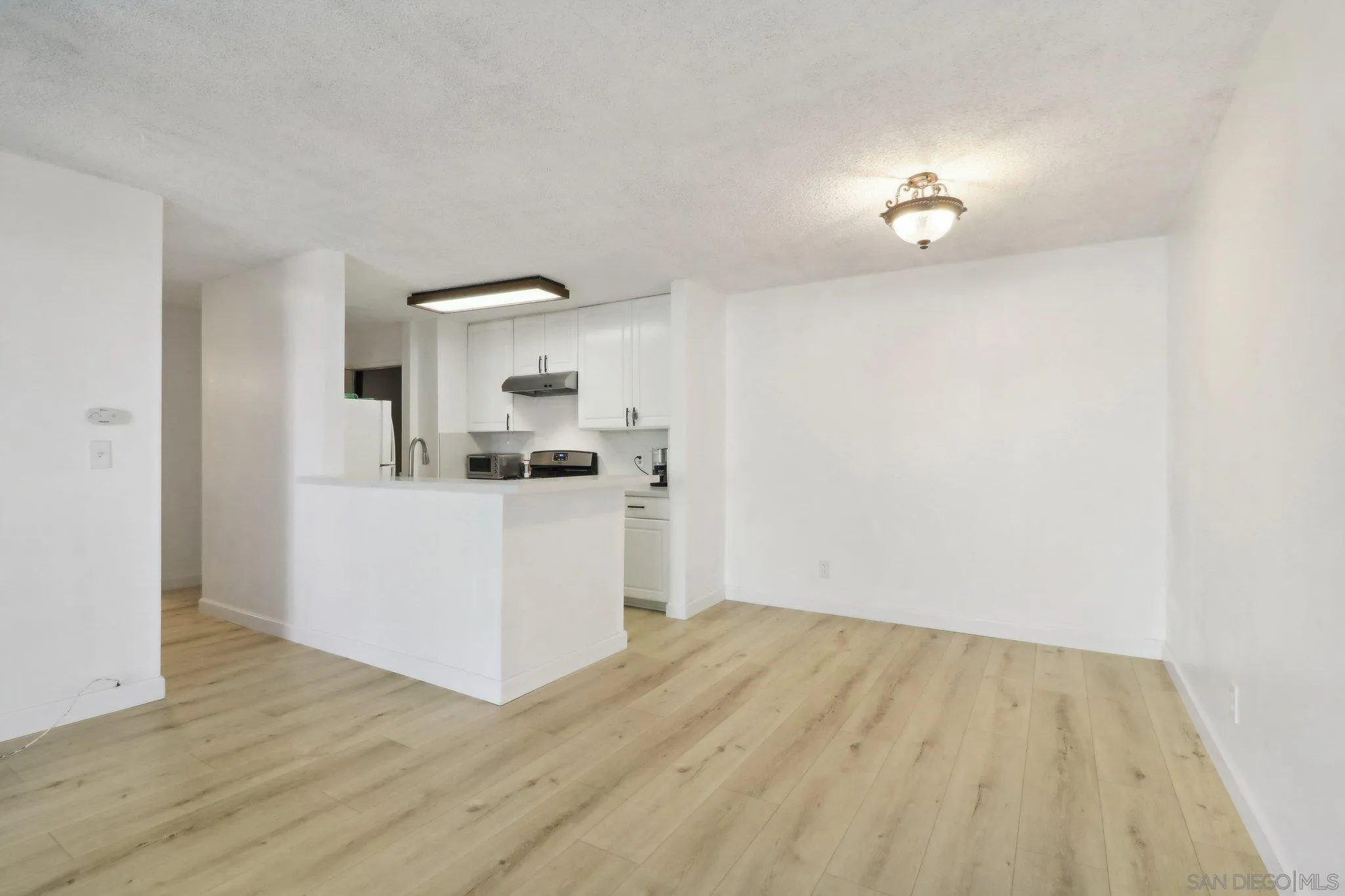 Photo #5: 240009666 Listing 
