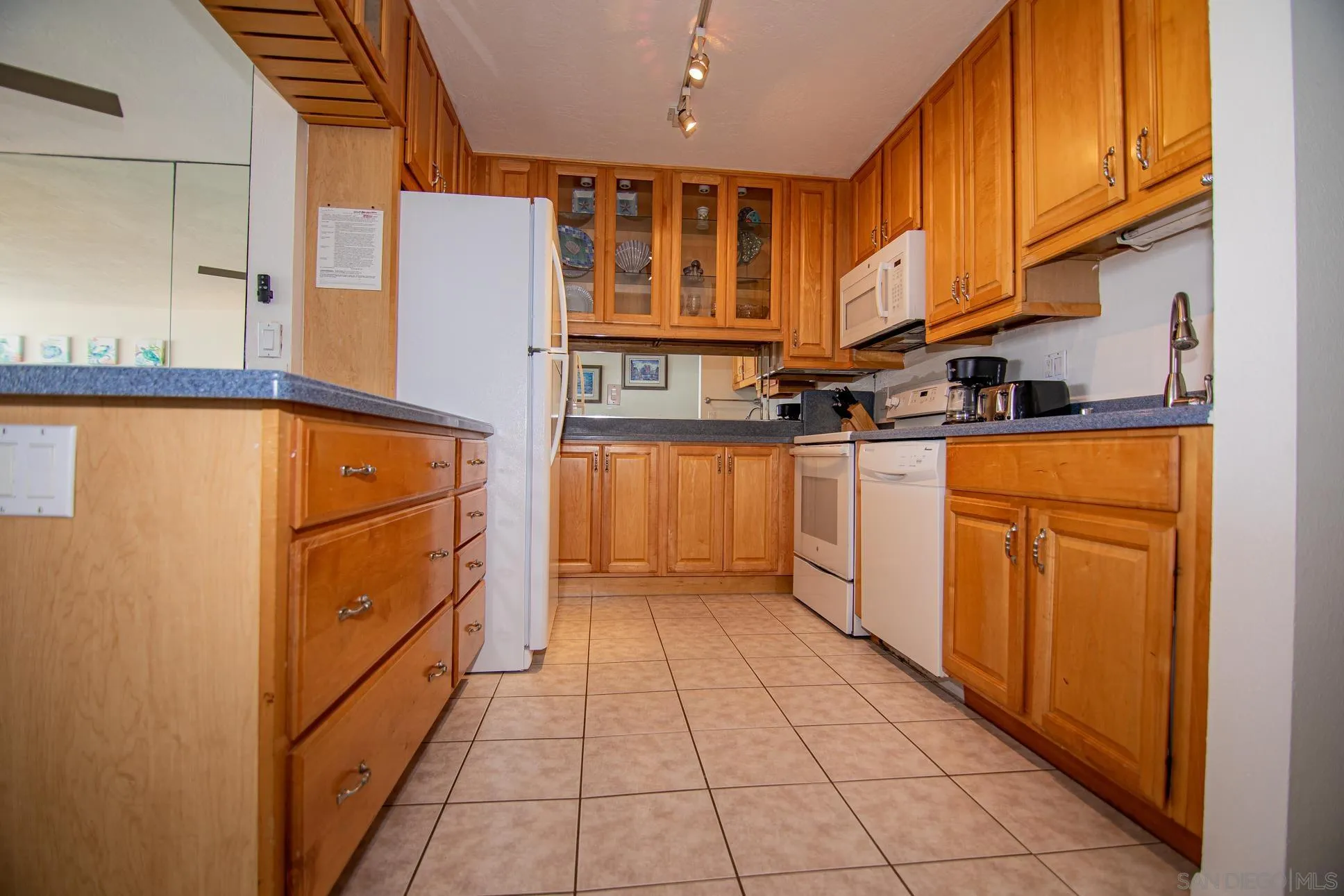 Photo #5: 240009766 Listing 
