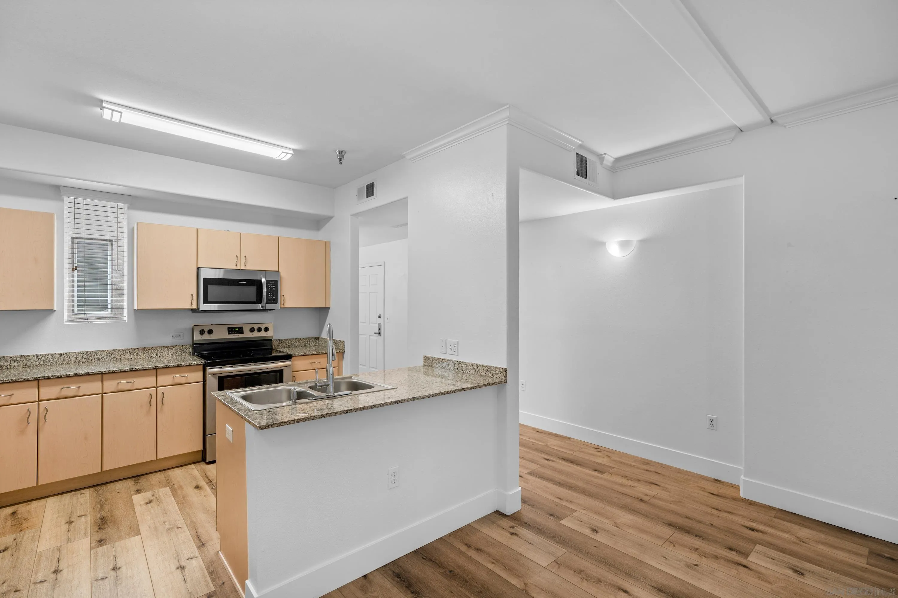 Photo #4: 240009808 Listing 
