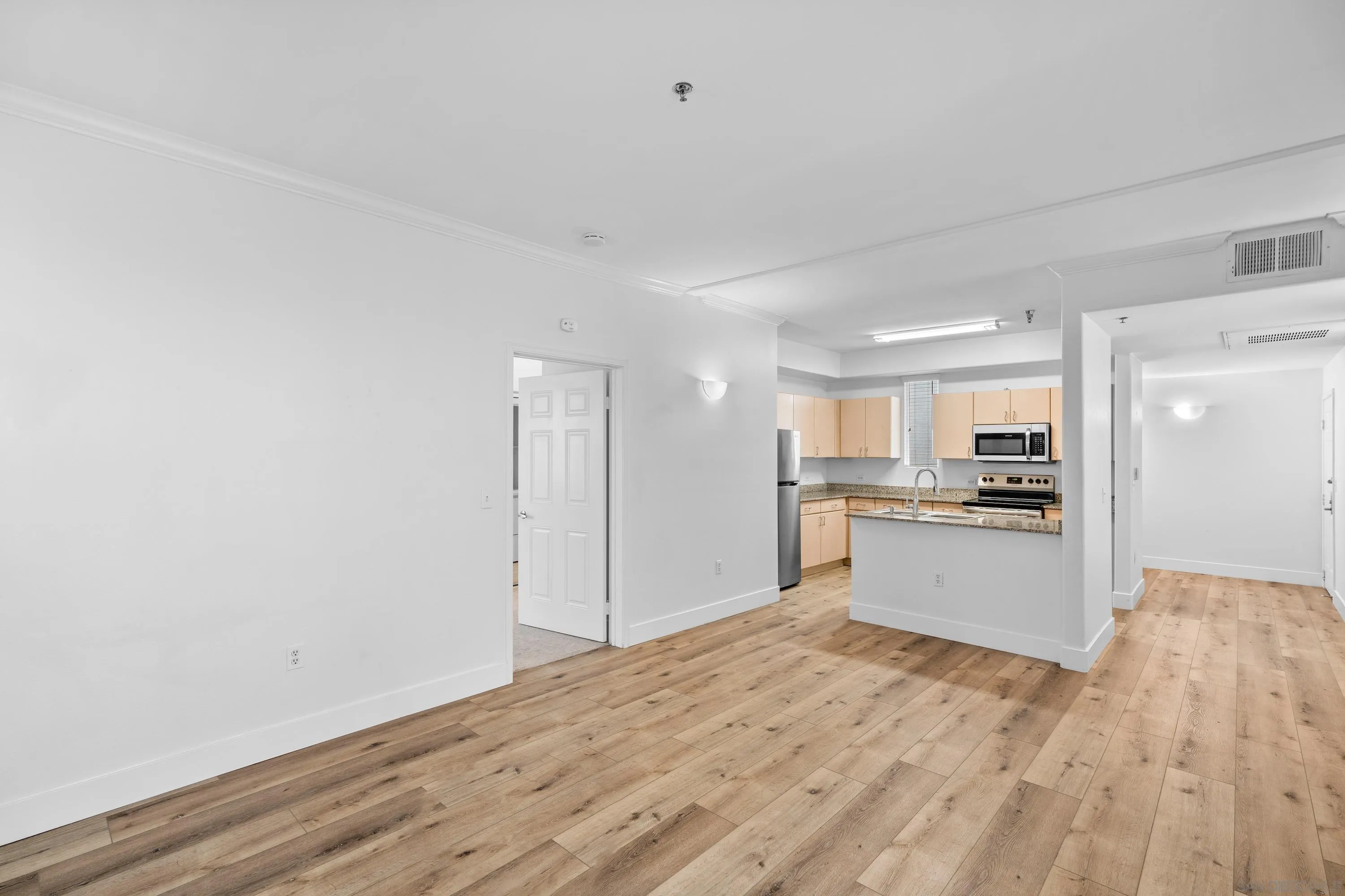Photo #3: 240009808 Listing 