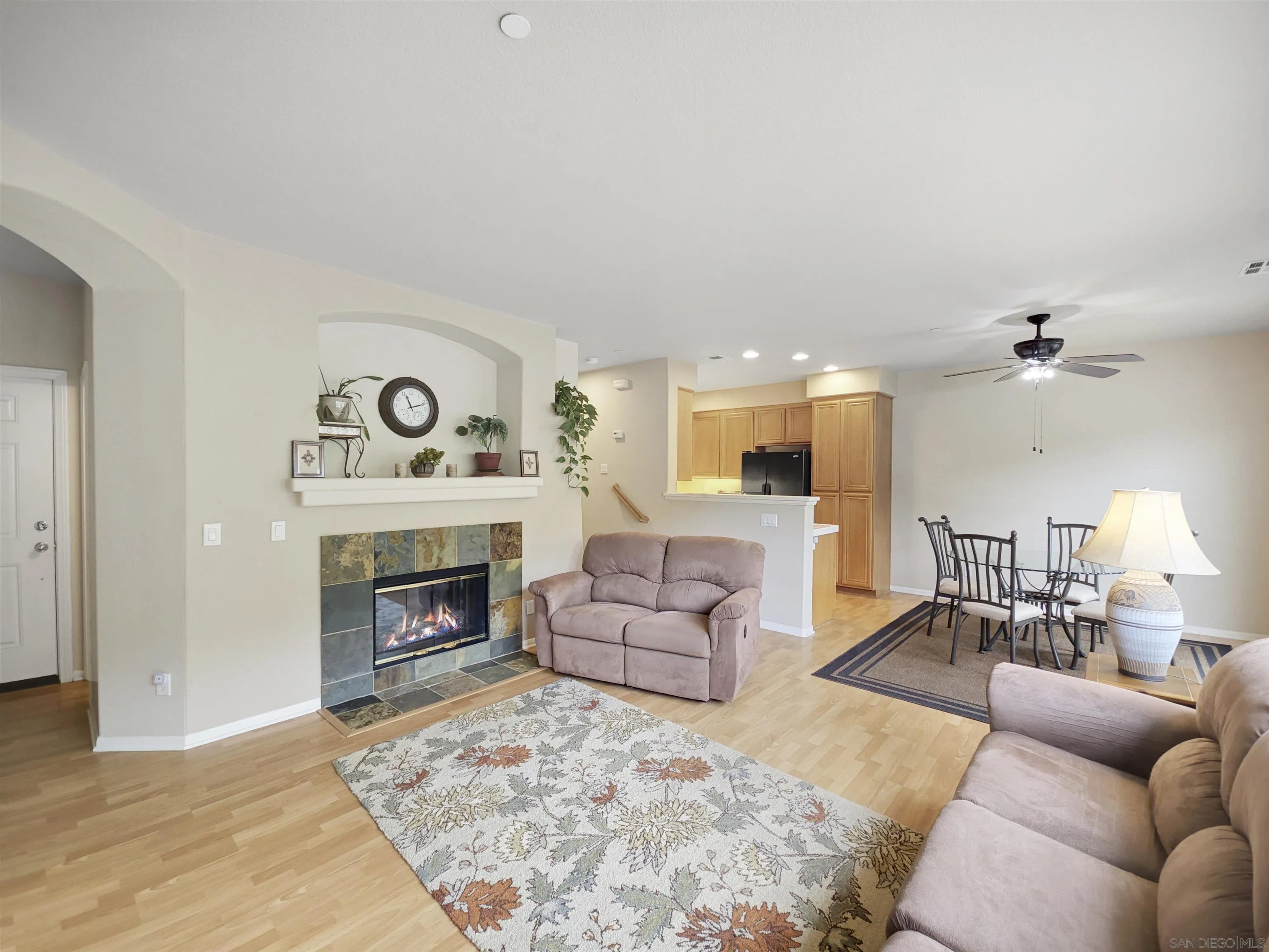 Photo #3: 240009894 Listing 