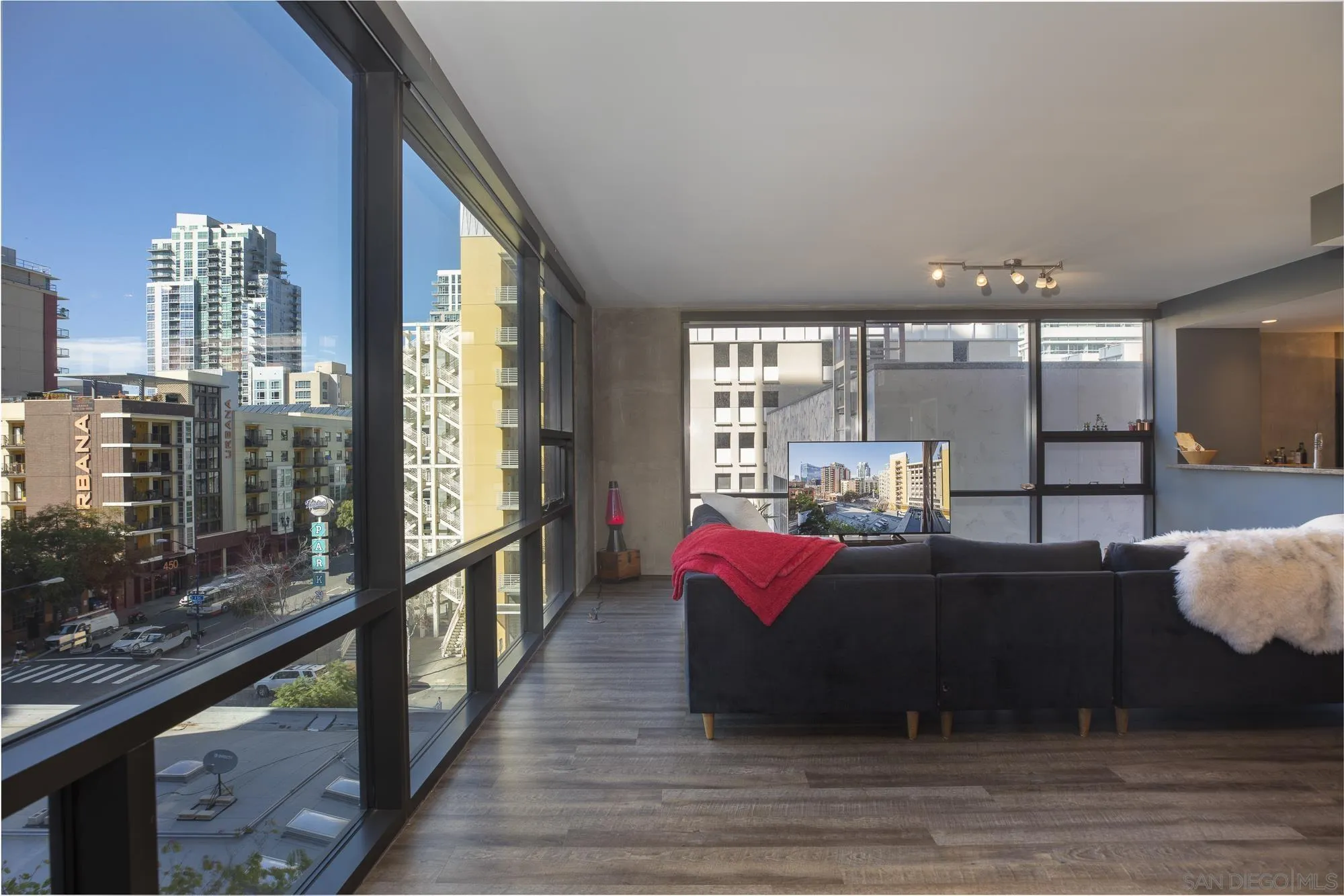 Photo #3: 240010127 Listing 