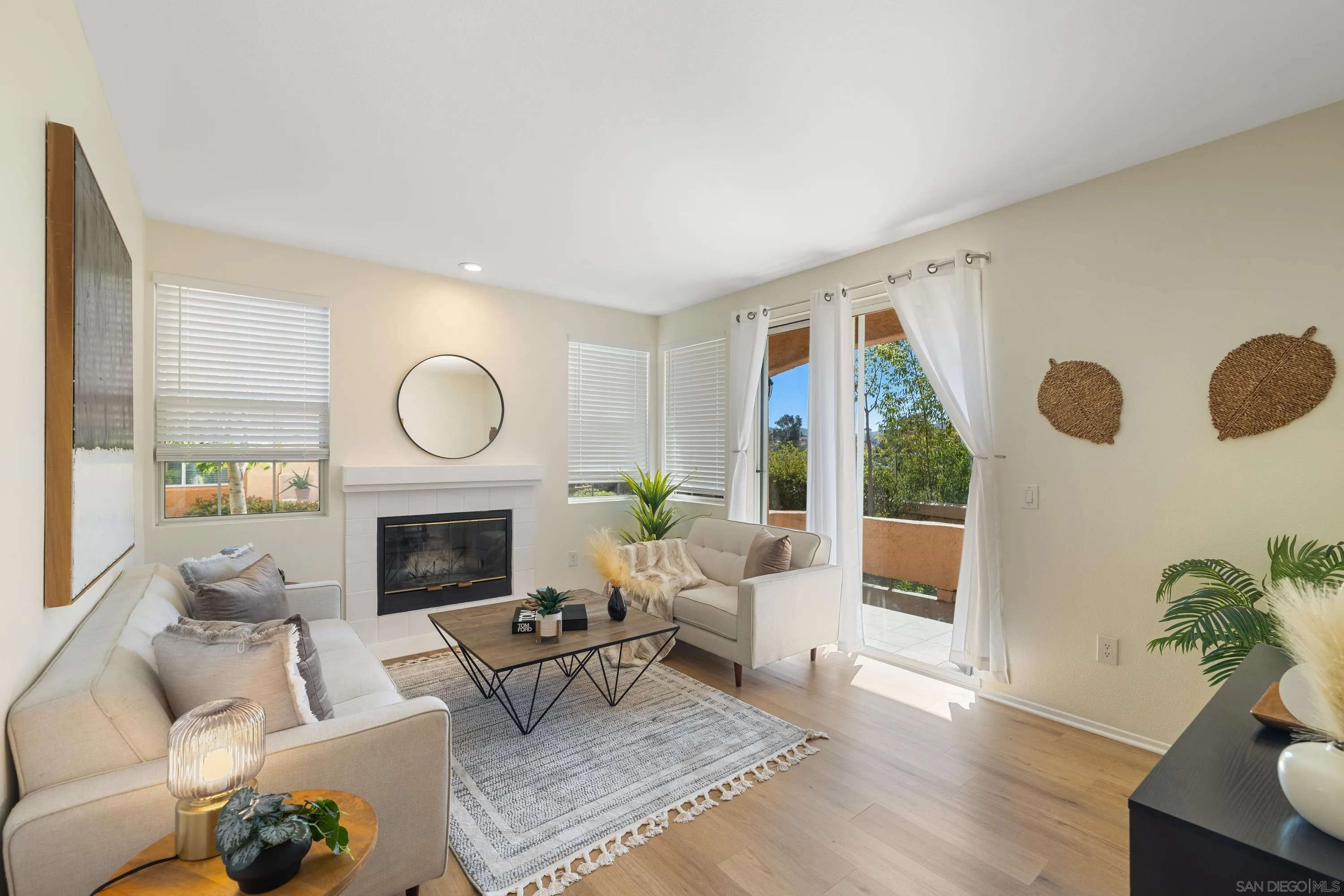 Photo #2: 240010146 Listing 