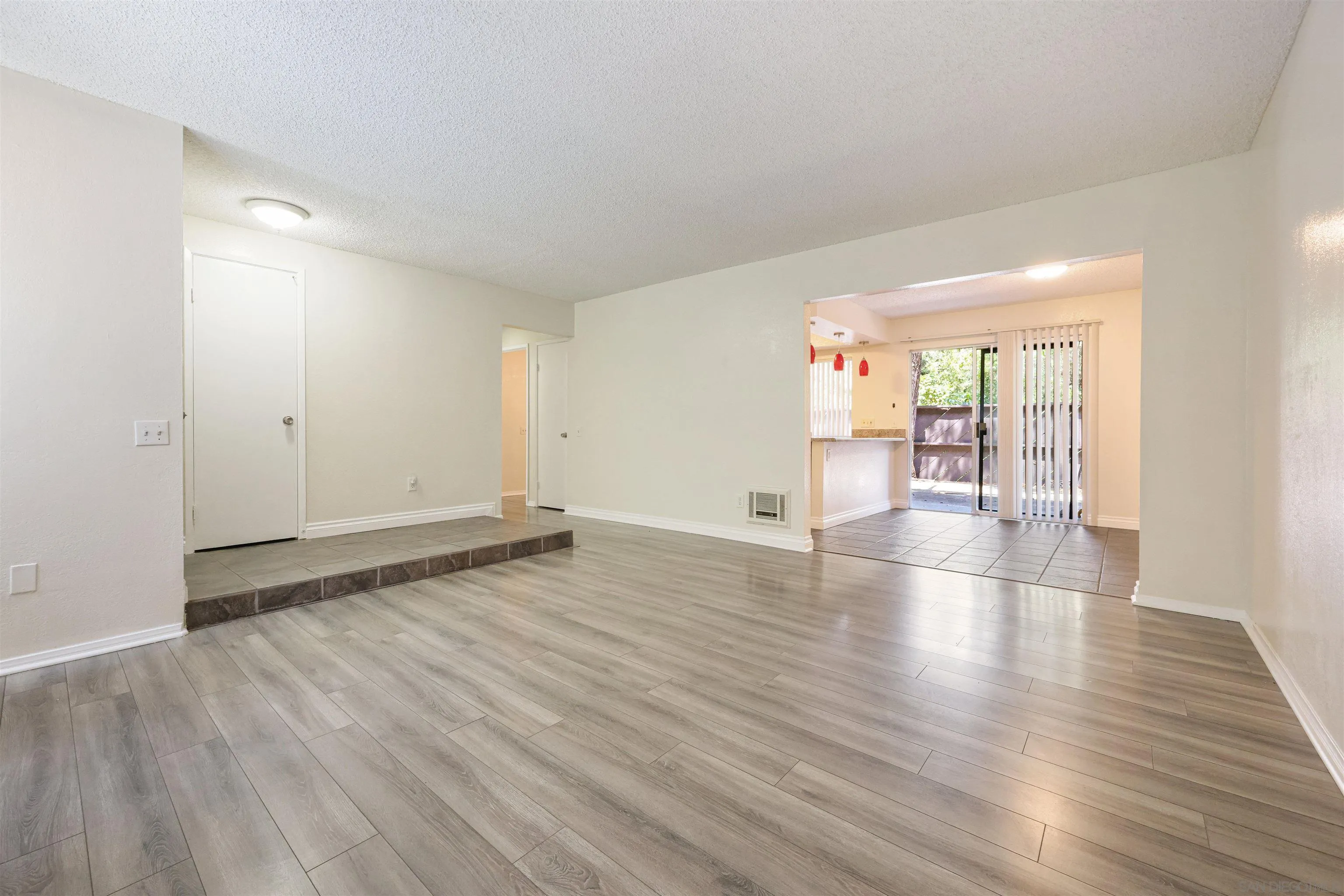 Photo #3: 240010359 Listing 