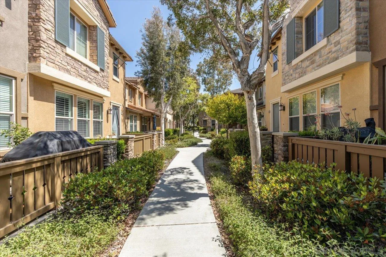 Photo #3: 240010362 Listing 