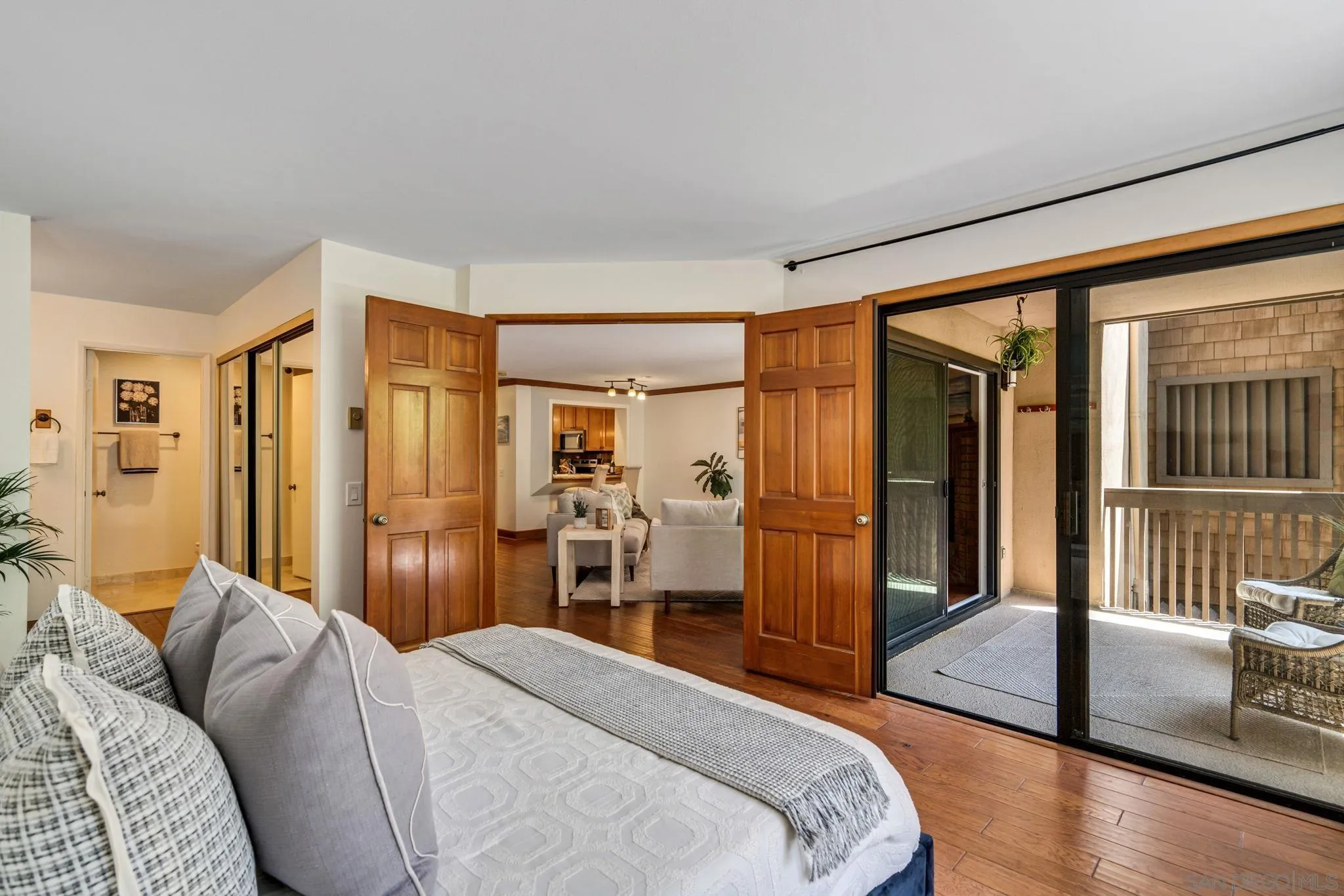 Photo #2: 240010417 Listing 