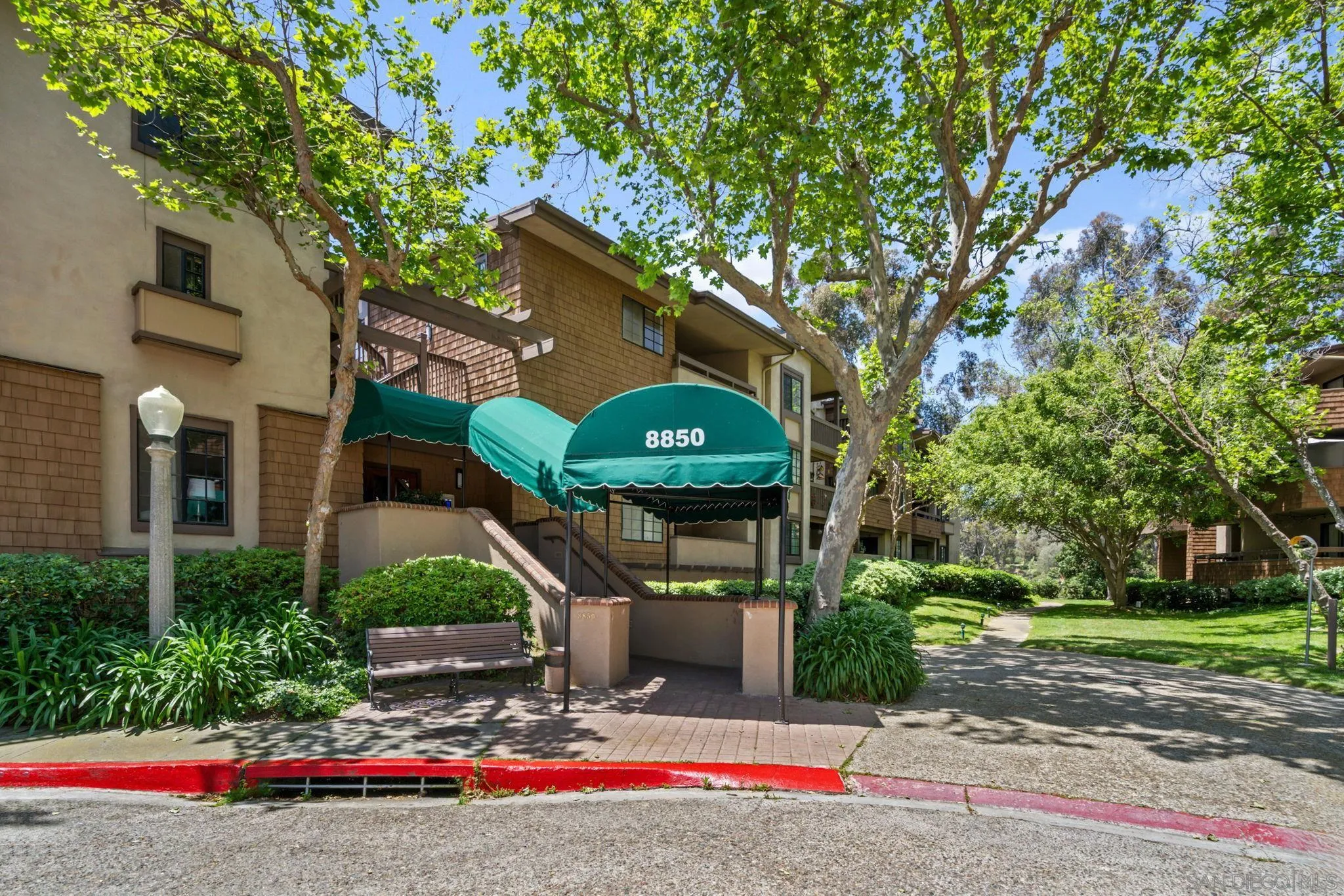 Photo #4: 240010417 Listing 