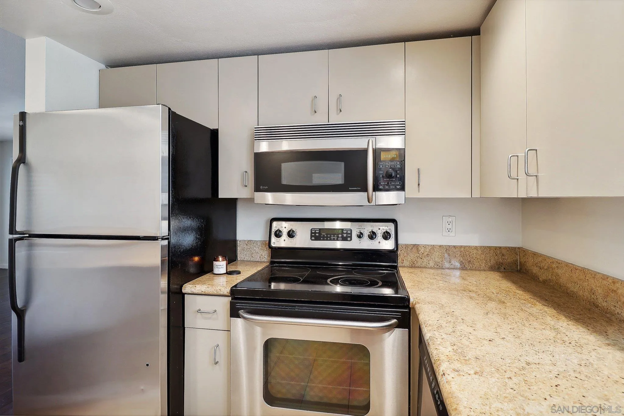 Photo #6: 240010431 Listing 