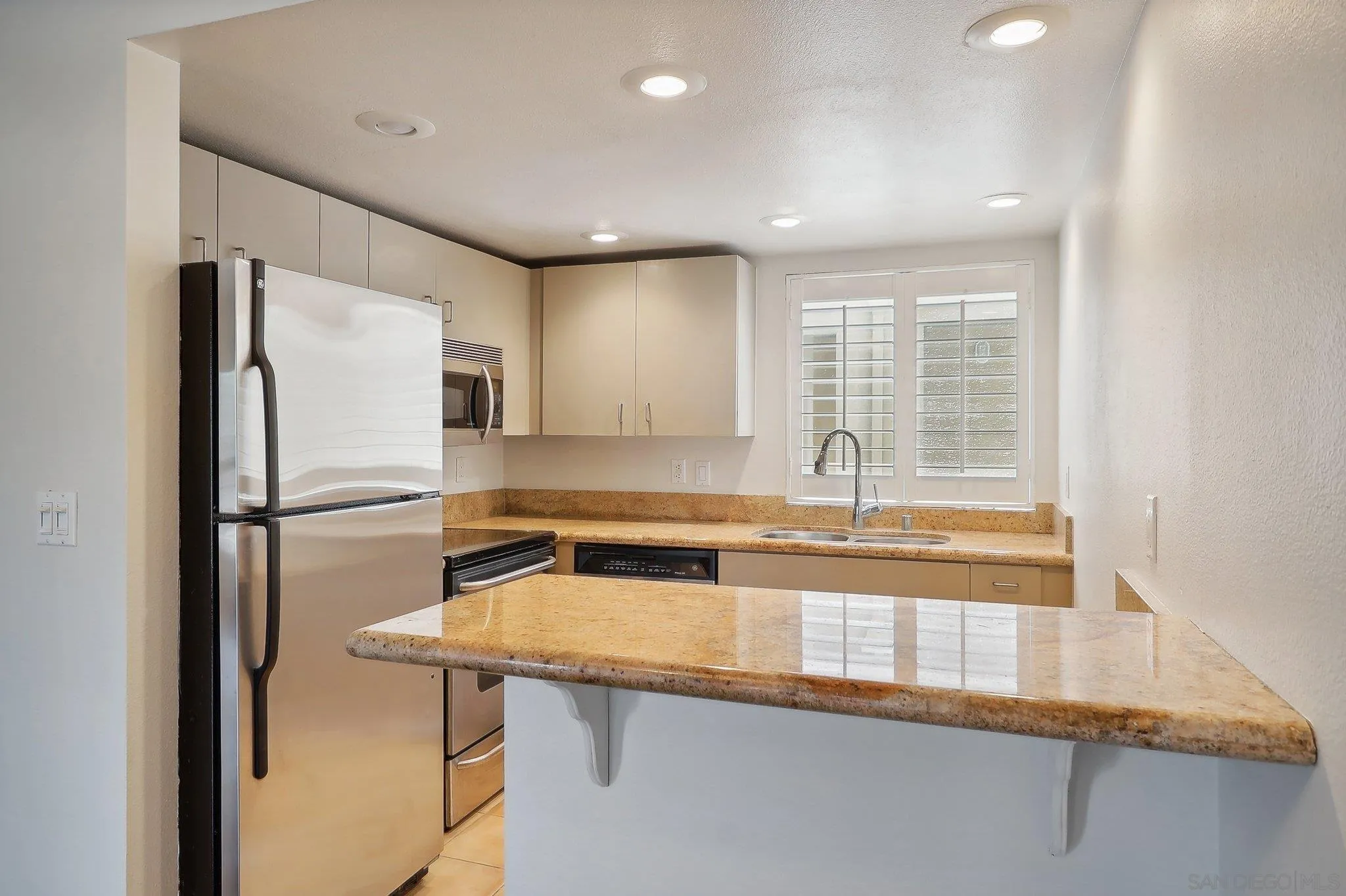 Photo #5: 240010431 Listing 