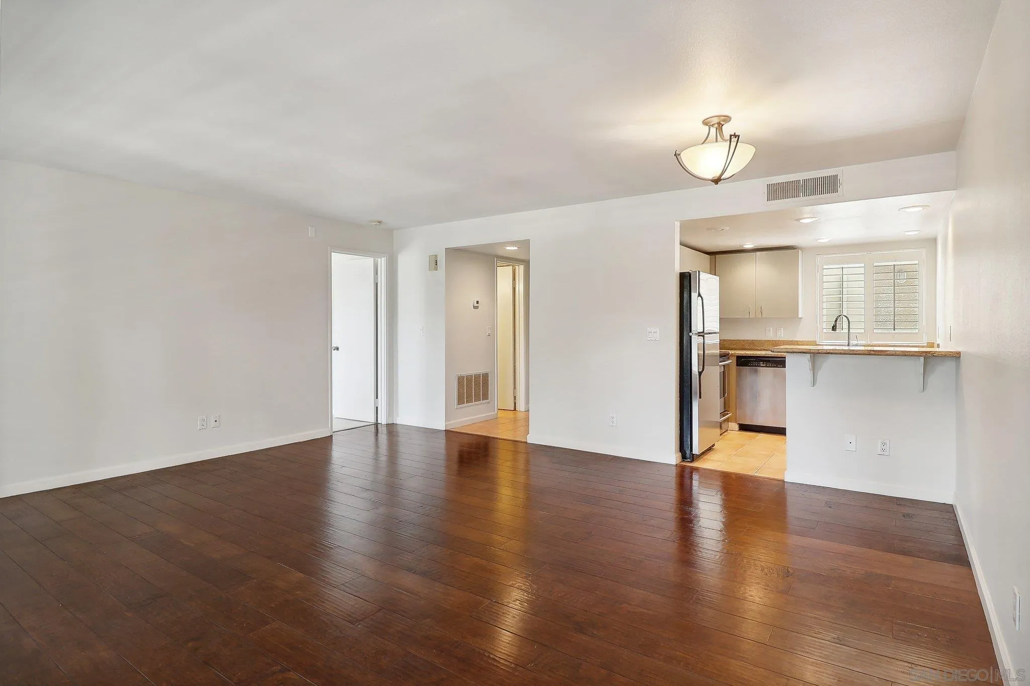 Photo #4: 240010431 Listing 