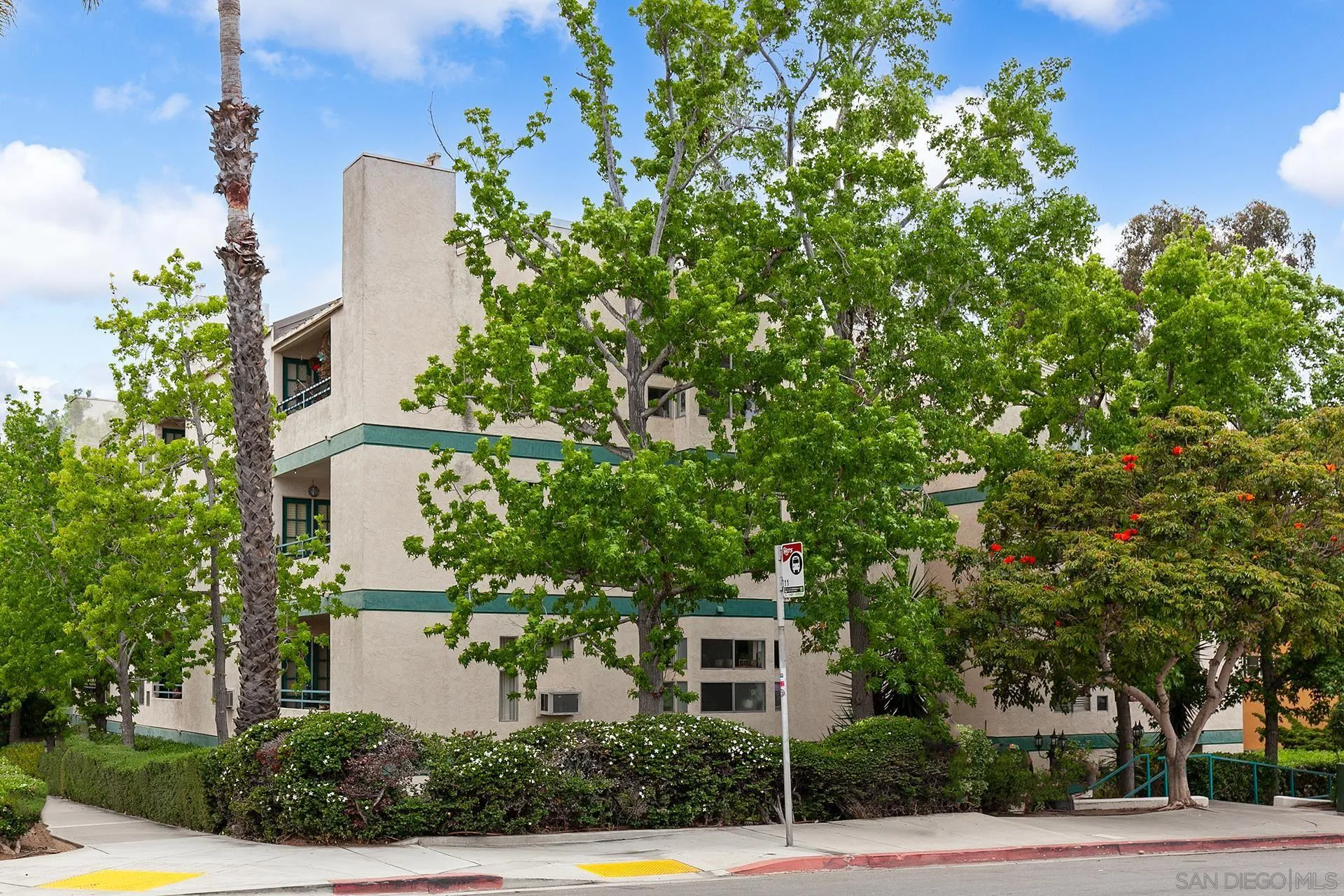 More Details about MLS # 240010533 : 3606 1ST AVE UNIT 301