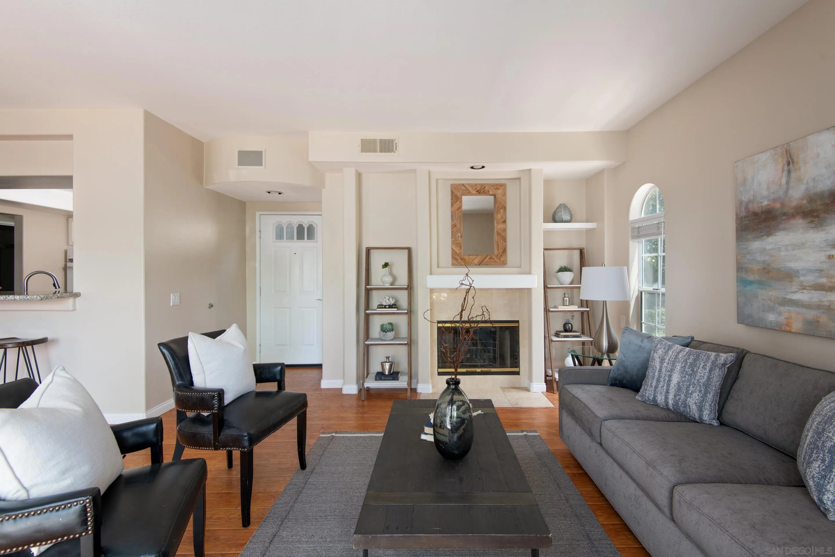 Photo #4: 240010600 Listing 